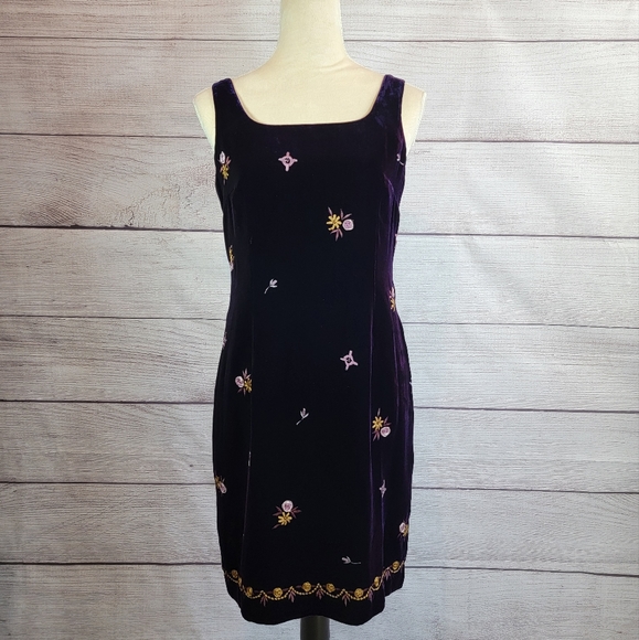 Ann Taylor Dresses & Skirts - Ann Taylor Vintage Velvet Embroidered Shift Dress Purple Size 6P
